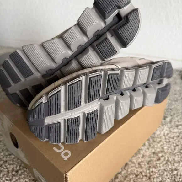 On Women's Cloud 5 Waterproof, NWT, W8, Pearl/Fog - Picture 5 of 7